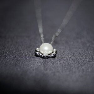 Luminous Blossom – Elegant Pärlhalsband i 925 Silver