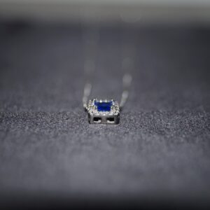 Ocean Glow Halsband i 925 Silver med Djupblå Zirconia