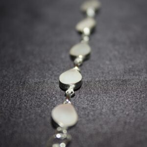 Moonlight Teardrops – Armband i Äkta Silver med Pärlemor