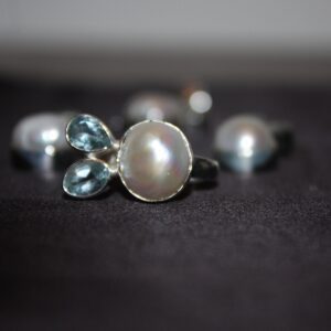 "Aqua Grace" – Set i 925 Silver med Sötvattenspärlor & Blå Topas