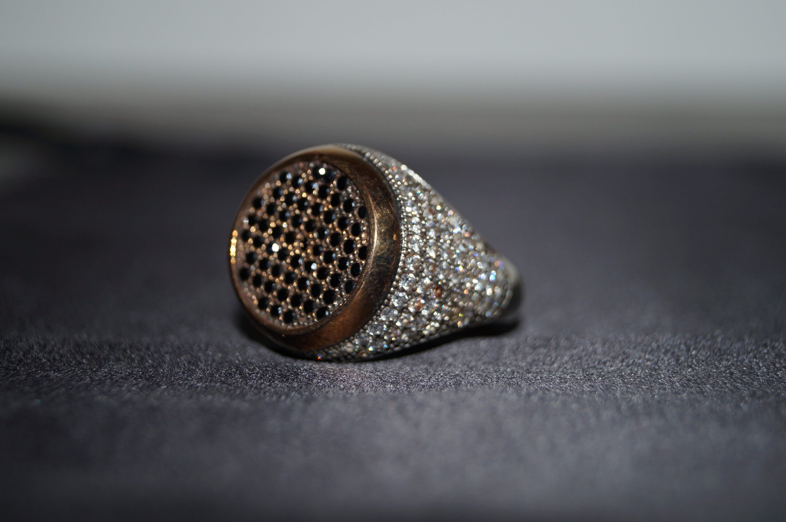 Lyxig Silverring "Noir Crown" – 13,38g med Svarta och Vita Stenar - Storlek 11 - Bild 3