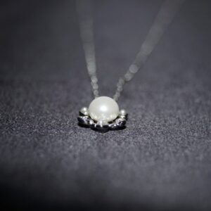 Luminous Blossom – Elegant Pärlhalsband i 925 Silver