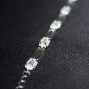 Aurora – Elegant Silverarmband med Rektangulära Glittrande Stenar – 8,18g