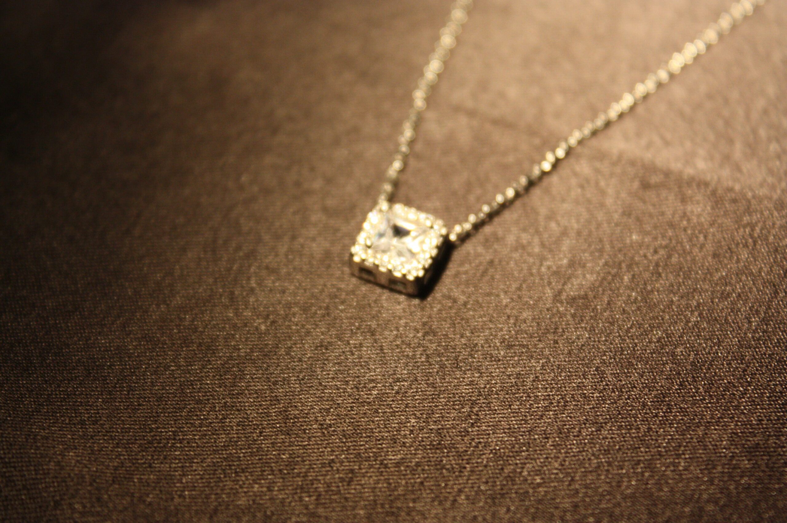 Royal Radiance - Halsband i Silver med Fyrkantig Prinsesslipad Sten - Bild 6