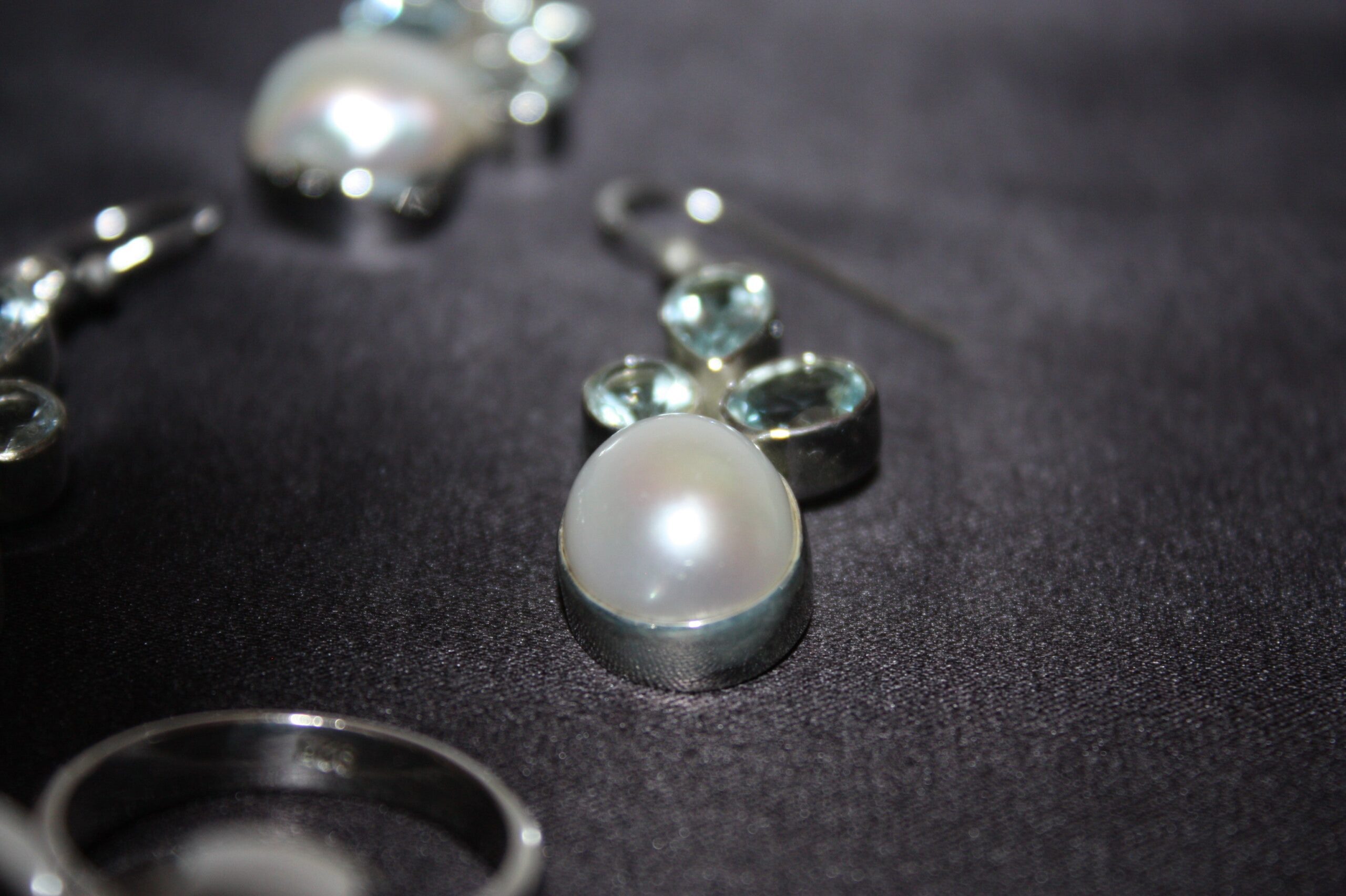 "Aqua Grace" – Set i 925 Silver med Sötvattenspärlor & Blå Topas - Bild 2