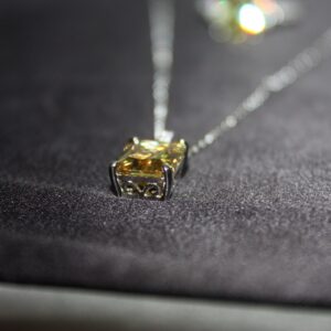 Chroma Dusk Set – Halsband & Ring i 925 Silver med Färgskiftande Prinsesslipad Sten