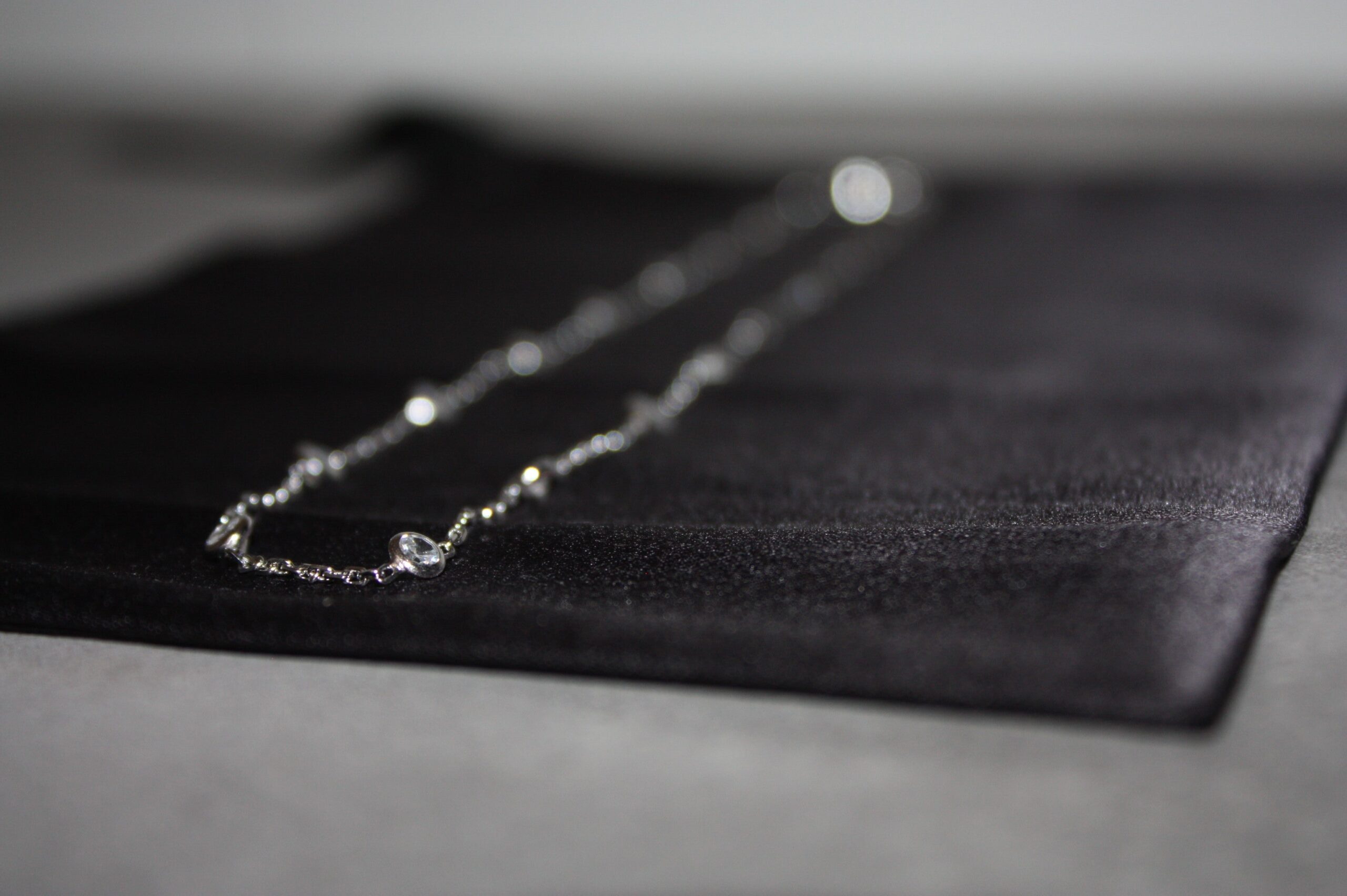 Elegant Silverhalsband med Infattade Stenar – 40 cm | Äkta 925 Silver