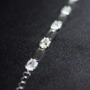 Aurora – Elegant Silverarmband med Rektangulära Glittrande Stenar – 8,18g