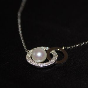 Luna – Halsband i Äkta Silver med Pärla & Glittrande Stenar – 3.89 g