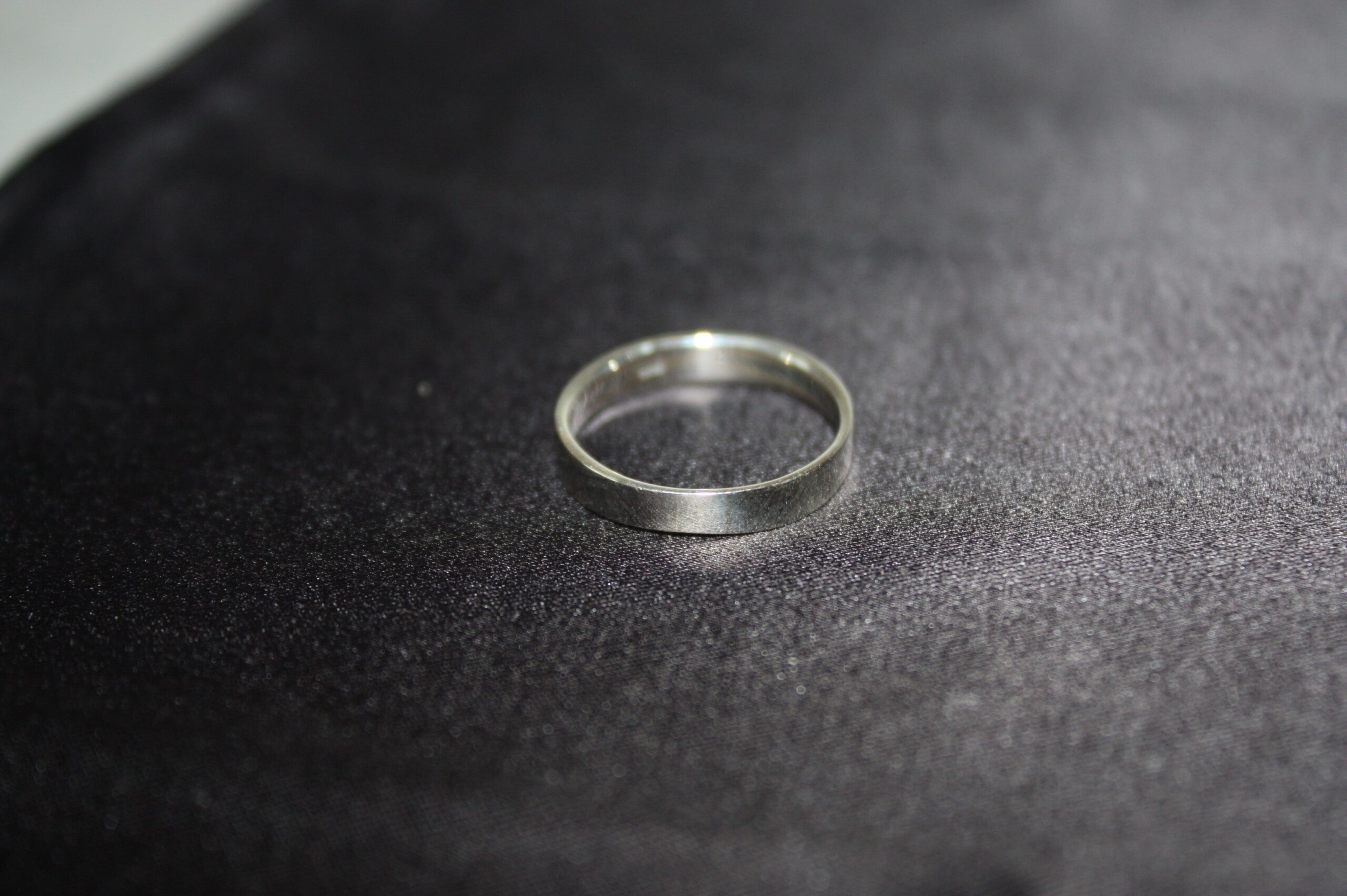Elegant ring i äkta 925 silver – Tidlös design för varje tillfälle